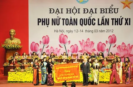 Tổng Bí thư Nguyễn Phú Trọng trao tặng bức trướng cho Hội Liên hiệp phụ nữ Việt Nam, mang dòng chữ “Đoàn kết, sáng tạo, hội nhập, phát triển” Tổng Bí thư Nguyễn Phú Trọng trao tặng bức trướng cho Hội Liên hiệp phụ nữ Việt Nam, mang dòng chữ “Đoàn kết, sáng tạo, hội nhập, phát triển”